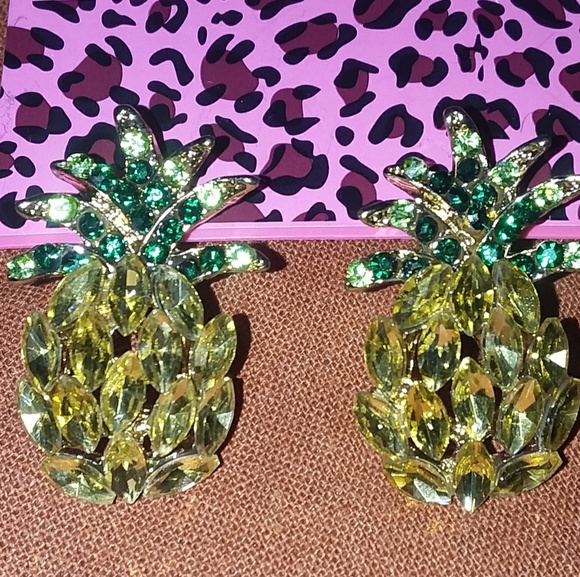 No Brand Jewelry - Beautiful! Crystal Pineapple Earrings